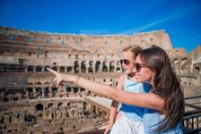 Un city break la Roma, o...