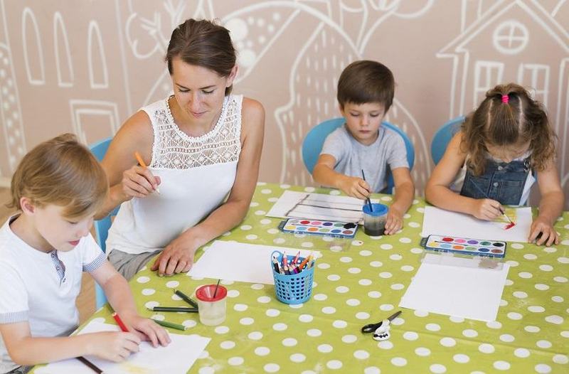 Haine pentru gradinita copii: cum alegi tinute comode, rezistente si practice