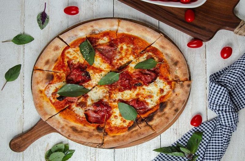 Pizza fara gluten: reteta simpla, idei de toppinguri si ce sa eviti