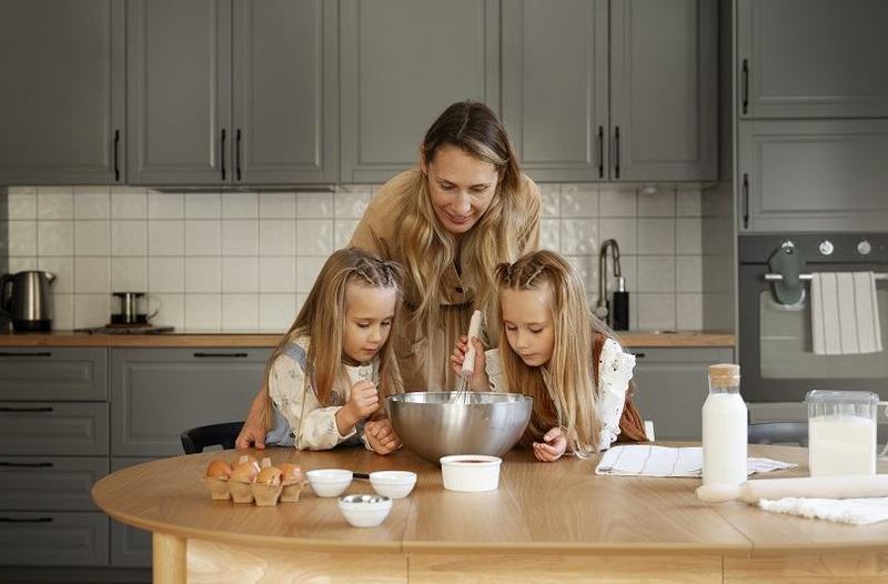 Idei creative de activitati acasa pentru gemene pline de energie