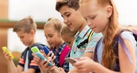 Psiholog, despre utilizarea telefoanelor de catre copii: Sistemul lor nervos este faultat de aceste radiatii
