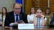 Ministrul Educatiei, criticat de o eleva de clasa a V-a in timpul unei dezbateri pentru ca statea pe telefon