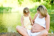 Cum ii povestim copilului despre sarcina?