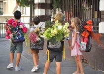 Nicu Bocancea lanseaza colectia de buchete de flori "Back to school" cu accesorii de birotica, litere multicolore si creioane colorate