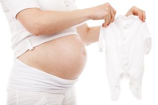 E posibil sa fii insarcinata, dar in acelasi timp sa ai menstruatie?