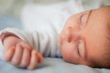 5 sfaturi pentru a-i face pe copii sa doarma singuri