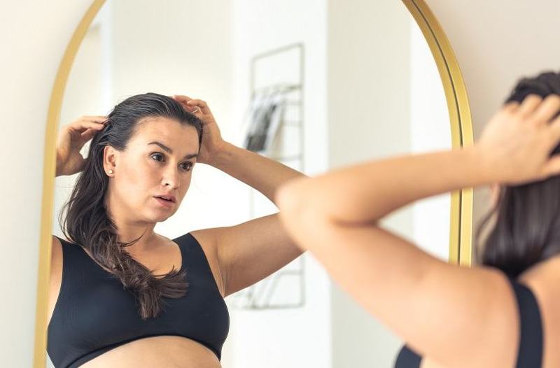 Caderea parului dupa nastere. Ce trebuie sa stii si cum sa-l ajuti sa creasca din nou