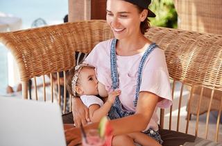 Alaptarea in vacanta: sfaturi pentru proaspetele mamici si calatorii relaxante cu bebelusul