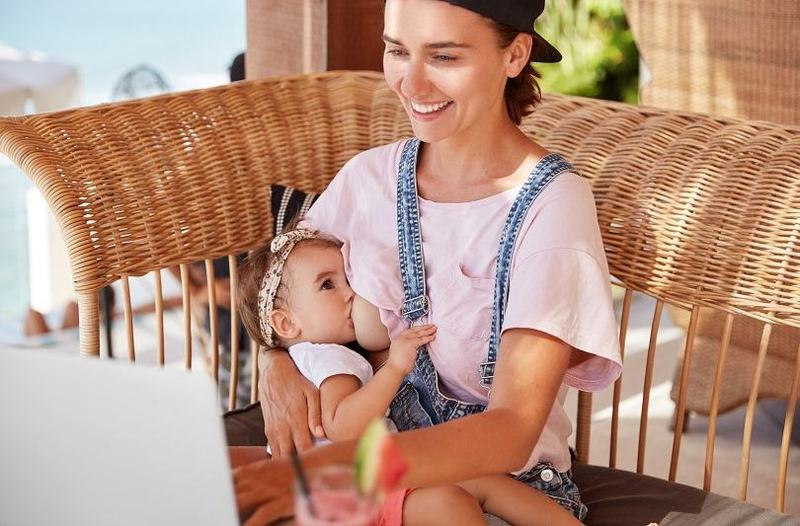Alaptarea in vacanta: sfaturi pentru proaspetele mamici si calatorii relaxante cu bebelusul