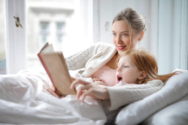 Invata-ti copilul sa adoarma cu o carte, nu la televizor