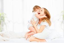 Rasfata-ti copilul! Beneficiile alintului pentru parinti si copii