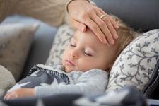 Ce se intampla daca copilul tuseste sau face febra in timpul carantinei?