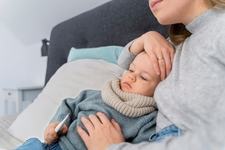 Racelile la bebelusi. Trucuri care ii ajuta sa respire mai usor in timpul somnului