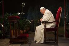 VIDEO. Ce a facut Papa Francisc cand o fetita a inceput sa alerge in jurul sau si sa bata din palme