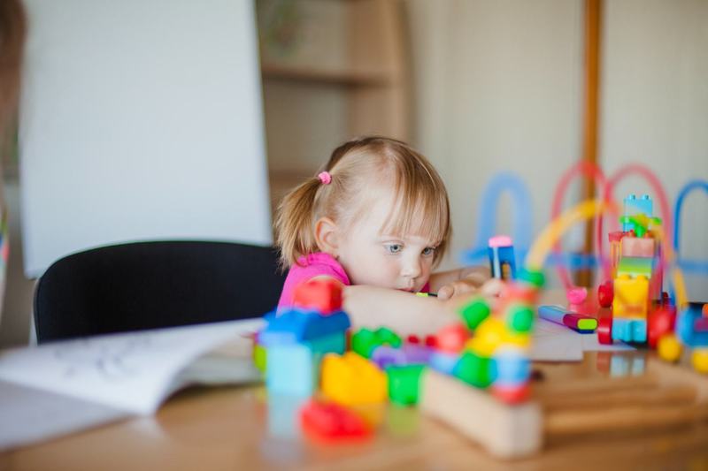 Cum sa educam copiii care sunt distrasi si nu reusesc sa stea atenti