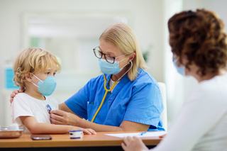 Copiii infectati cu COVID-19, chiar si cei asimptomatici, pot ramane cu sechele pulmonare