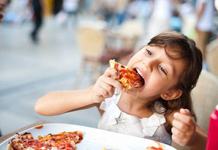 Cele mai periculoase 6 alimente pentru copii si alternativele sanatoase ale acestora