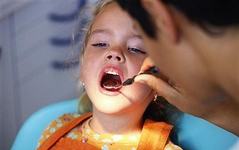 Cum sa-ti pregatesti copilul pentru prima vizita la dentist
