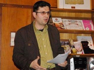 Ii mai putem azi convinge pe elevi sa citeasca? Un interviu despre cartea scolara cu Sorin Lucaci