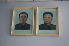 O mama risca inchisoarea pentru ca si-a salvat copiii dintr-un incendiu in locul portretelor familie Kim