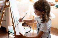 Cum isi dezvolta cei mici creativitatea in cadrul unui curs de desen pentru copii?