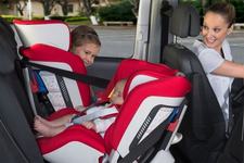 Reguli pentru confortul si siguranta copilului in masina, la drum lung