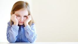 3 din 10 copii sufera de stres din cauza parintilor ocupati