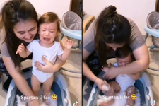 Mama filmata in timp ce isi...