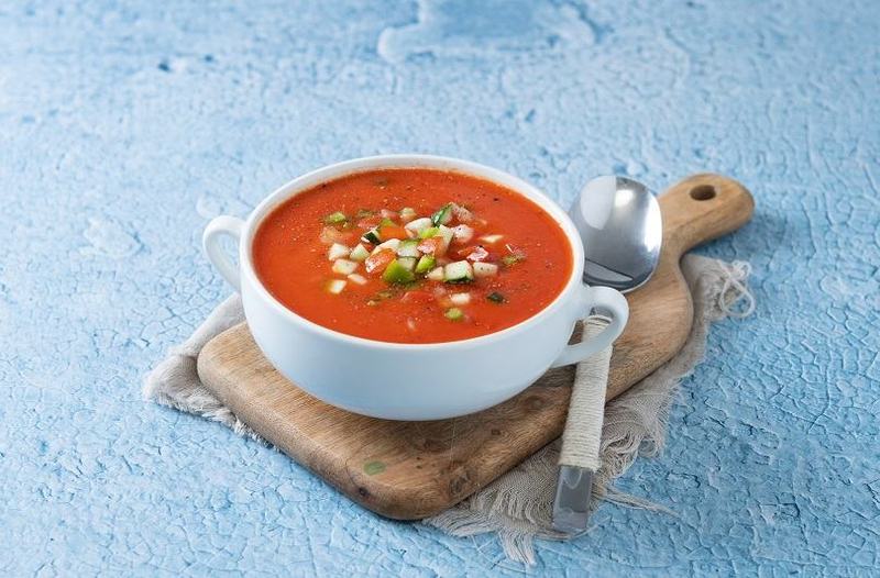Gazpacho: cum se prepara supa rece de legume si de ce este ideala vara