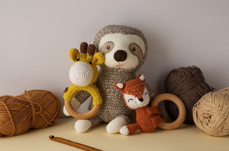 Jucariile crosetate pentru bebelusi. Cadoul original, natural si recomandat de specialisti