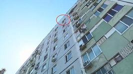 Un copil de 8 ani s-a aruncat de la etajul 9, din cauza batailor primite de la parinti