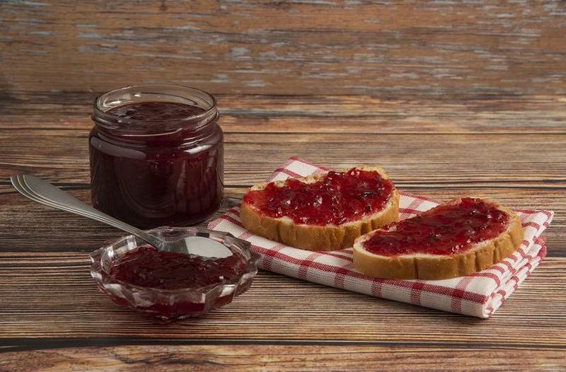 Reteta de dulceata de trandafiri: ingrediente, pasi de preparare si beneficii pentru sanatate