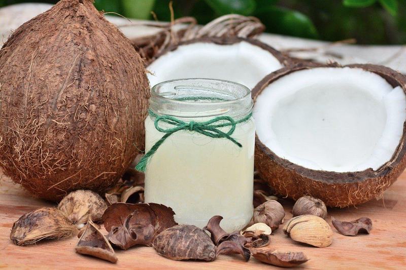 Uleiul de cocos face minuni pentru bebelusi. Sase utilizari de care nu stiai pana acum