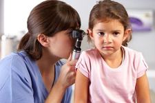 Otitele - infectiile urechii la copii. 9 modalitati de a reduce riscul aparitiei lor