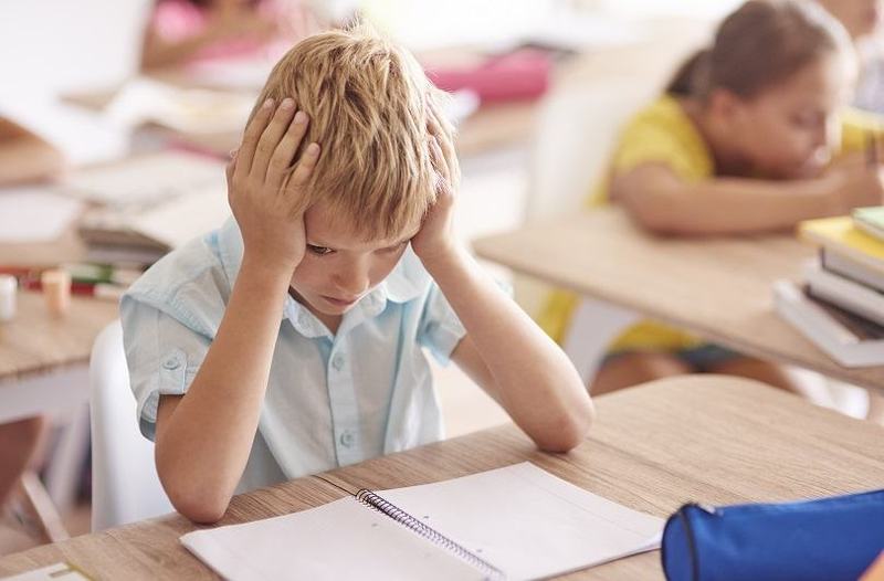Bullying la scoala in clasele I-IV: Ce faci cand copilul vine plangand acasa din cauza numelui de familie