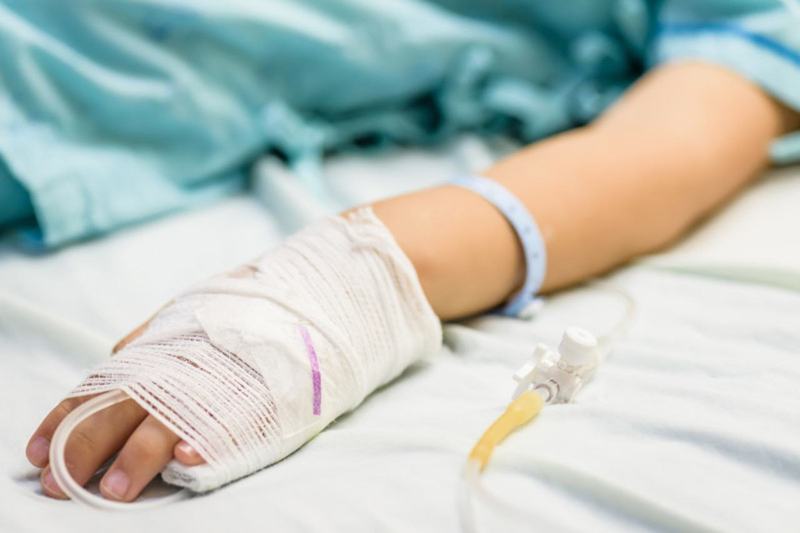 Doua surori din Sibiu, in coma dupa ce au fost spalate cu o solutie pentru oi. Adolescenta de 16 ani voia sa le scape de mancarimi