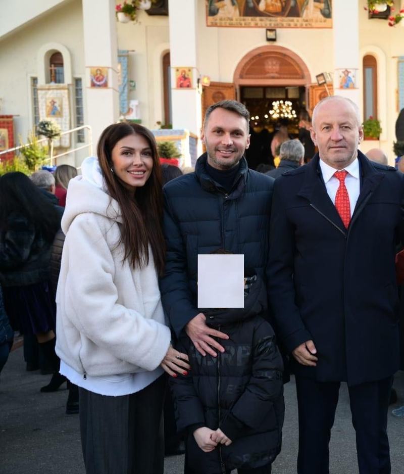 Ilinca Vandici, surprinsa alaturi de noul iubit si de fiul ei. Cine este bărbatul care a reusit sa o cucereasca după divort