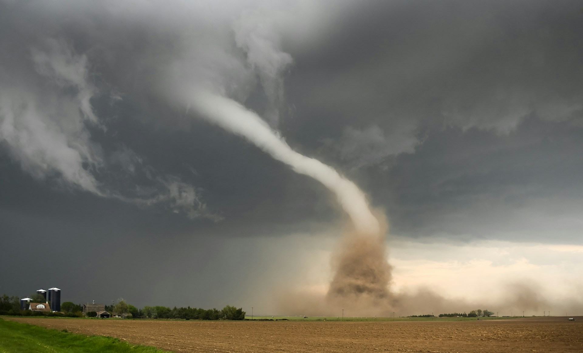 Care sunt sansele sa se produca tornade in Romania