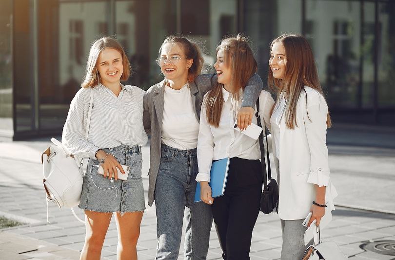 Moda la scoala cu buget limitat: cum sa-ti ajuti copilul sa fie cool si increzator
