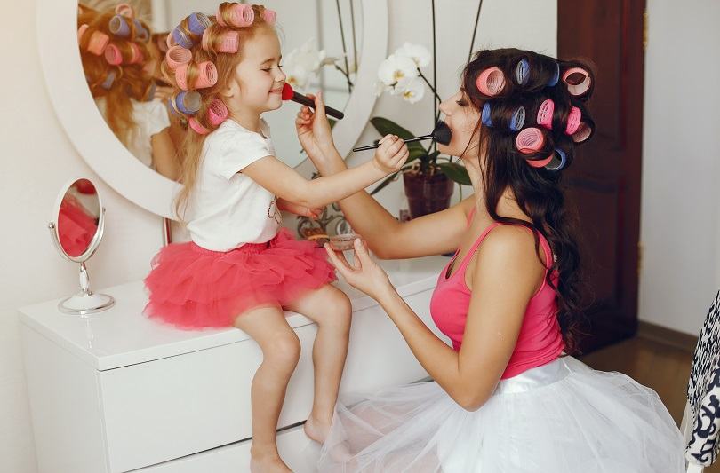 Trucuri de frumusete pentru mamici: cum sa arati bine in 5 minute