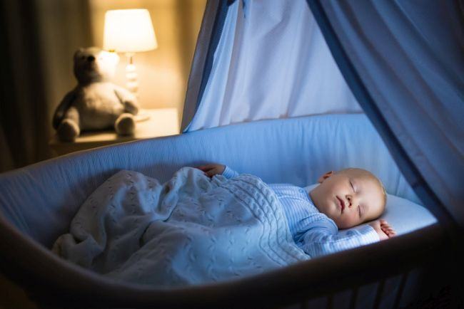 Cum relaxezi bebelusul inainte de culcare. Daca aplici aceste trucuri va dormi ca un ingeras