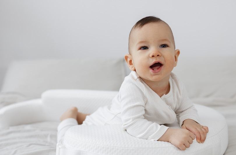 De ce tummy time incepe de la nastere si cum ajuta dezvoltarea bebelusului tau