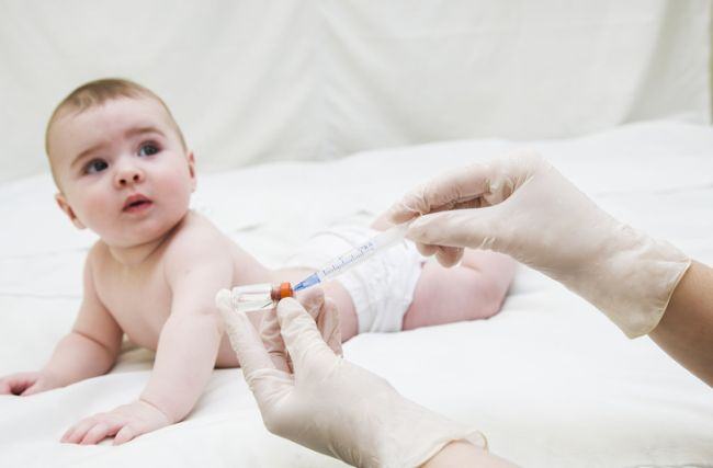 Fara medicamente: Modul cel mai eficient de a calma copilul dupa vaccin