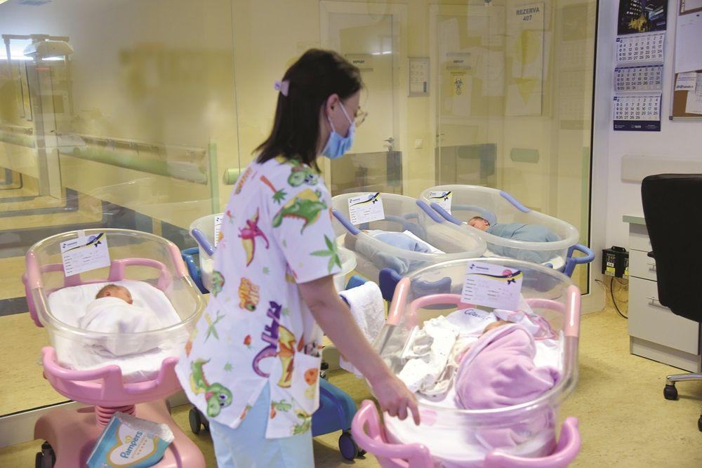 Femeie de 55 de ani, devenita mama la Iasi. Copilul s-a nascut sanatos, iar cazul este o premiera pentru maternitate