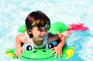 Activitati distractive in mare sau piscina pentru copii