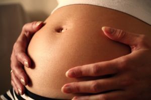 Este posibil să curățați buricul în timpul sarcinii?