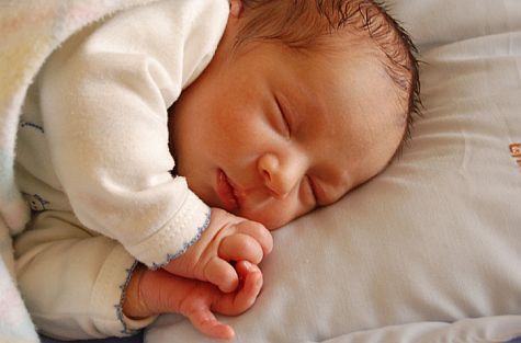 4 mituri despre somnul bebelusului noaptea