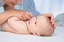 Beneficiile masajului pentru bebelus